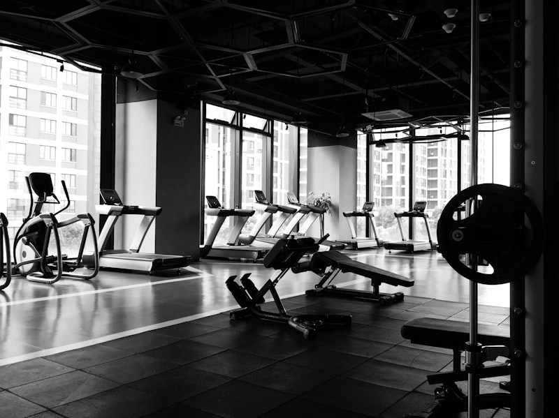 Cable crossover machines and fitness station